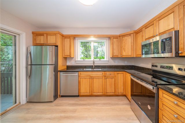 5 Grove Mews, Chappaqua, NY 10514