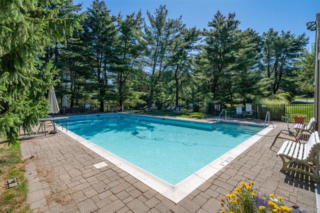 5 Grove Mews, Chappaqua, NY 10514