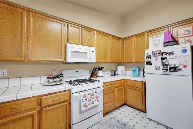 1942 Crystal Creek Ln, Yuba City, CA 95991