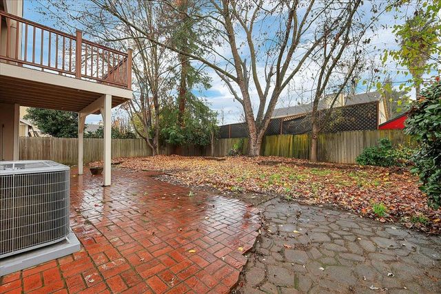 1942 Crystal Creek Ln, Yuba City, CA 95991