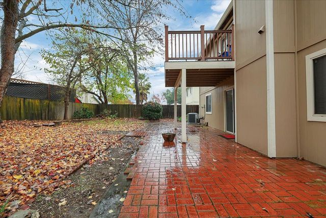 1942 Crystal Creek Ln, Yuba City, CA 95991