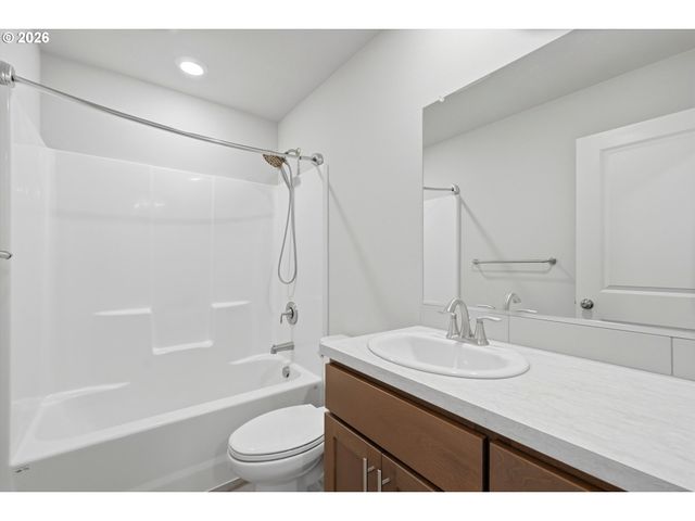 1379 19TH Pl, Forest Grove, OR 97116