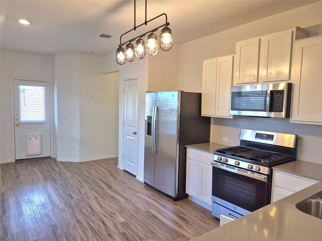 117 Wind Flower LN, Liberty Hill, TX 78642