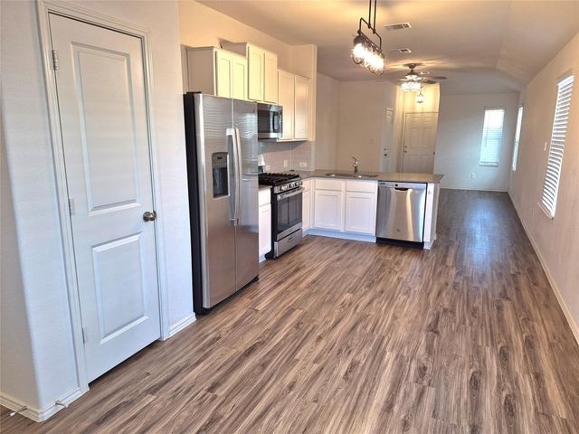 117 Wind Flower LN, Liberty Hill, TX 78642