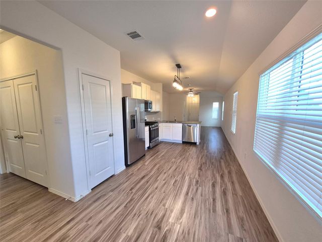 117 Wind Flower LN, Liberty Hill, TX 78642