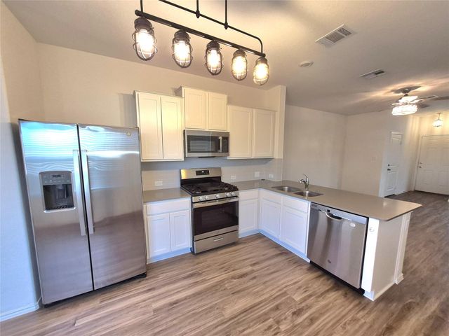 117 Wind Flower LN, Liberty Hill, TX 78642