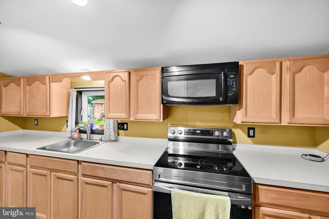 8 DEWEY, Lebanon, PA 17046