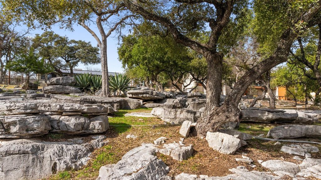 1204 Los Escondidos ST, Marble Falls, TX 78654