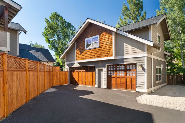 2954 NW Wild Meadow Drive, Bend, OR 97703