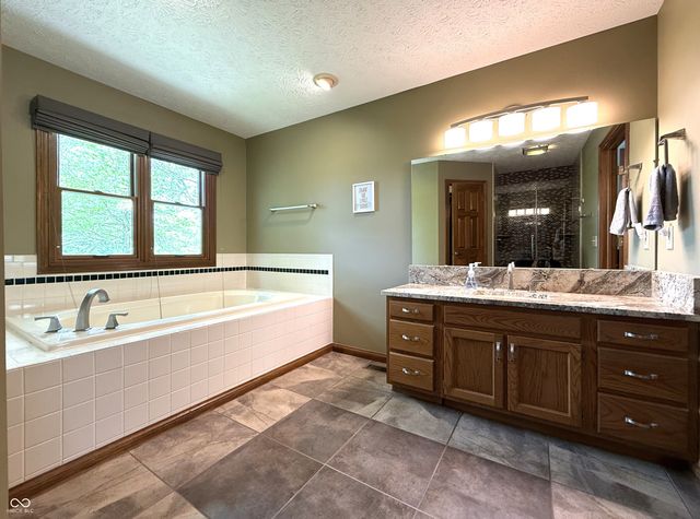 6040 Hunters Ridge Drive, Plainfield, IN 46168