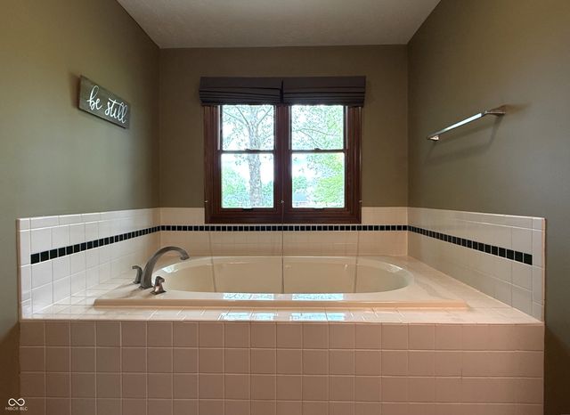 6040 Hunters Ridge Drive, Plainfield, IN 46168