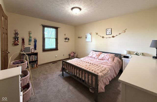 6040 Hunters Ridge Drive, Plainfield, IN 46168