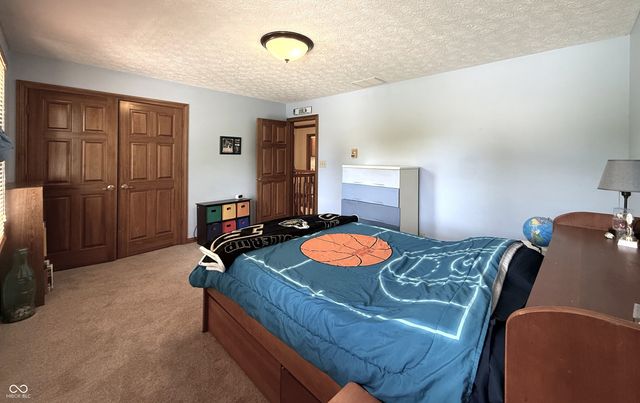 6040 Hunters Ridge Drive, Plainfield, IN 46168