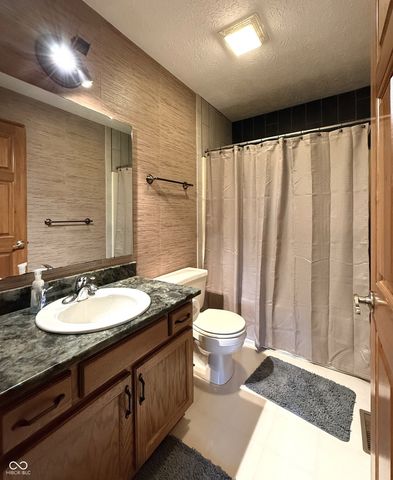 6040 Hunters Ridge Drive, Plainfield, IN 46168