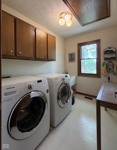 6040 Hunters Ridge Drive, Plainfield, IN 46168