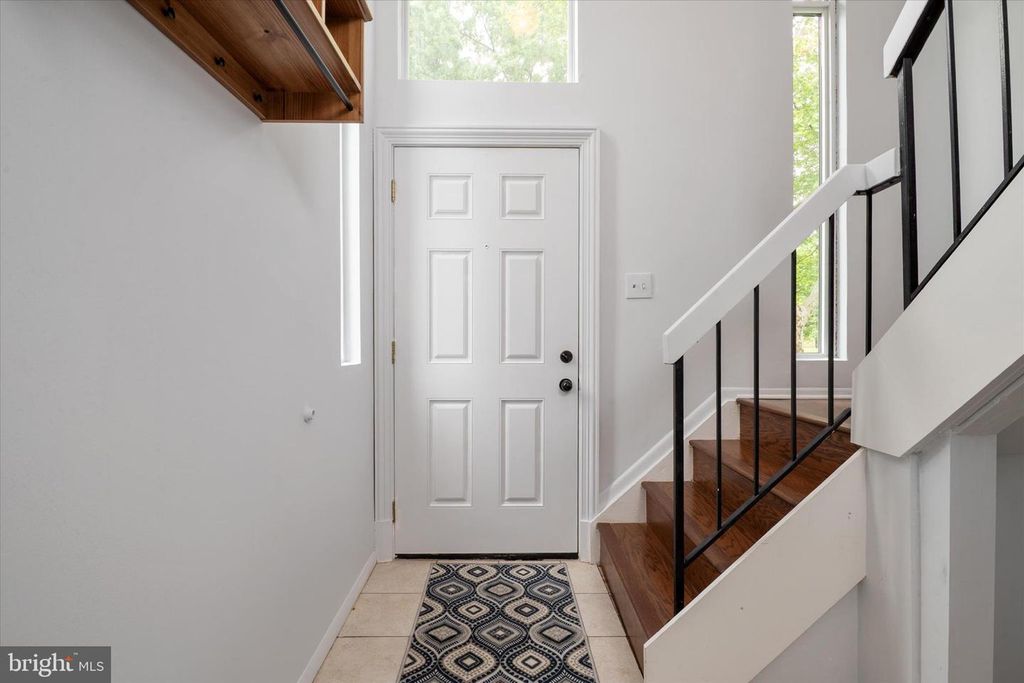 Image 9 of property listing at 1921 EVERGLADE CT, Crofton, MD 21114