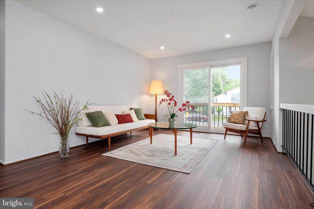 Image 10 of property listing at 1921 EVERGLADE CT, Crofton, MD 21114