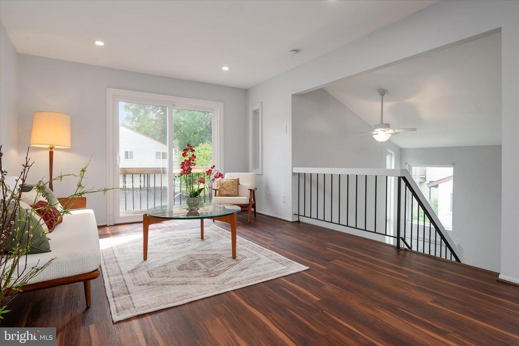 Image 11 of property listing at 1921 EVERGLADE CT, Crofton, MD 21114