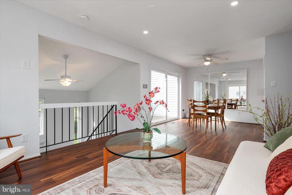 Image 13 of property listing at 1921 EVERGLADE CT, Crofton, MD 21114