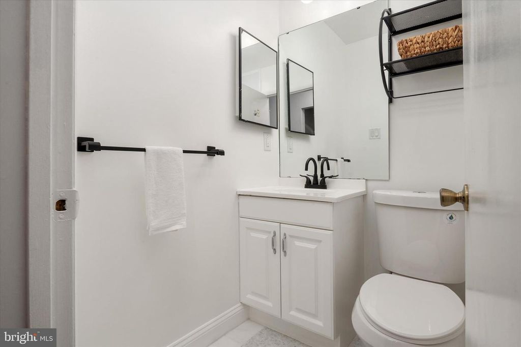 Image 28 of property listing at 1921 EVERGLADE CT, Crofton, MD 21114