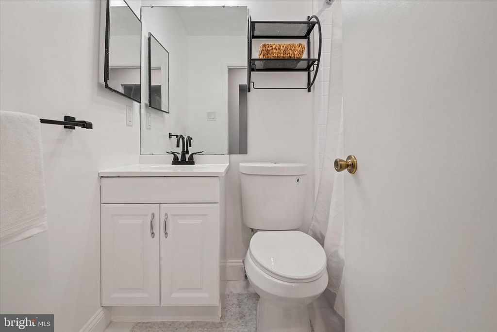 Image 29 of property listing at 1921 EVERGLADE CT, Crofton, MD 21114