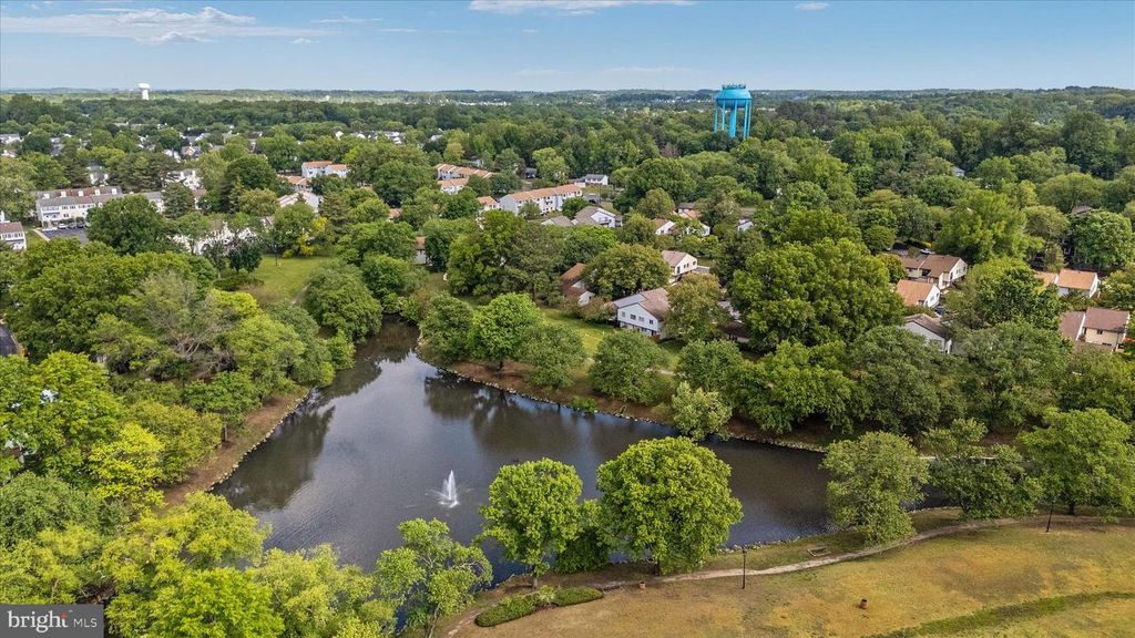Image 34 of property listing at 1921 EVERGLADE CT, Crofton, MD 21114