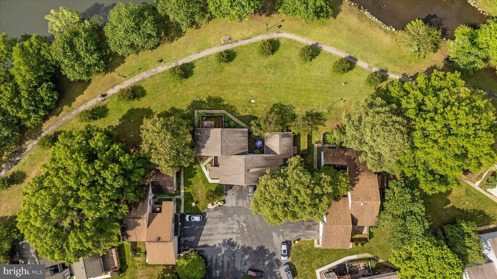 Image 4 of property listing at 1921 EVERGLADE CT, Crofton, MD 21114