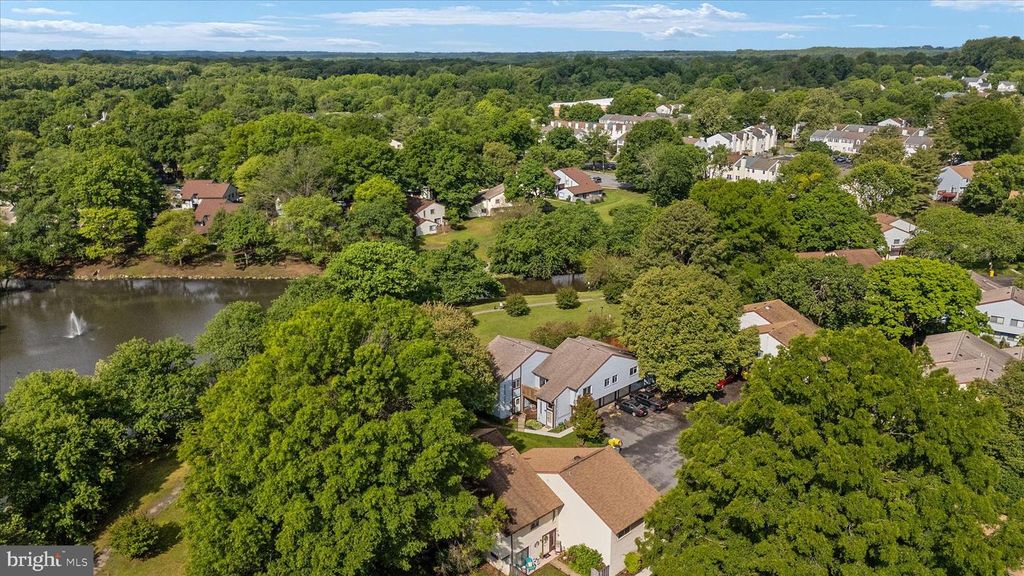 Image 5 of property listing at 1921 EVERGLADE CT, Crofton, MD 21114