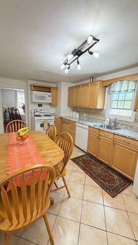 62 W Union St, Ashland, MA 01721