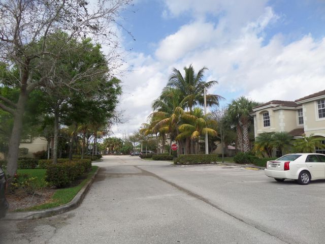 862 Summit Lake Drive, West Palm Beach, FL 33405