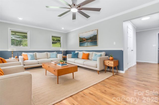 11 Aquarian Way, Leicester, NC 28748