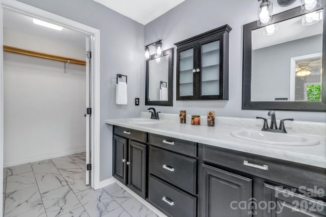 11 Aquarian Way, Leicester, NC 28748