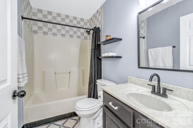 11 Aquarian Way, Leicester, NC 28748