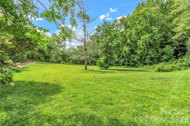 11 Aquarian Way, Leicester, NC 28748