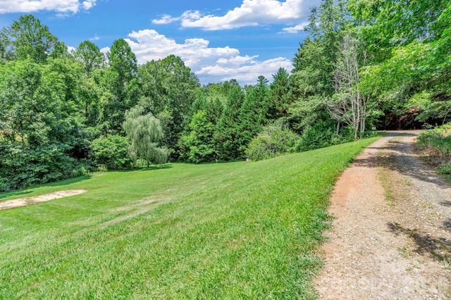 11 Aquarian Way, Leicester, NC 28748