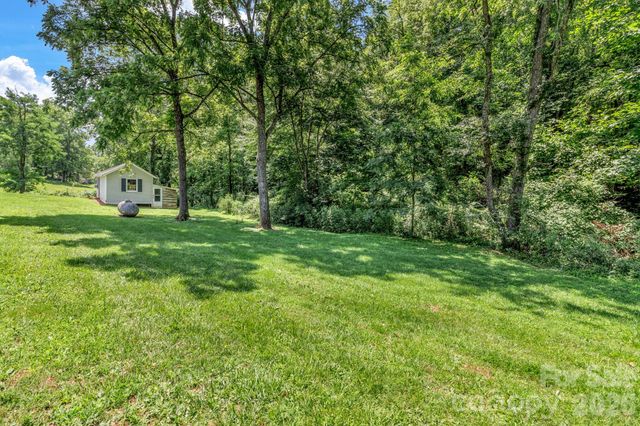 11 Aquarian Way, Leicester, NC 28748