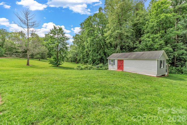 11 Aquarian Way, Leicester, NC 28748