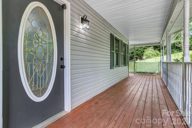 11 Aquarian Way, Leicester, NC 28748
