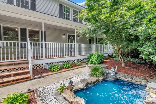 11 Aquarian Way, Leicester, NC 28748