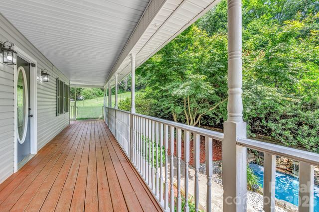 11 Aquarian Way, Leicester, NC 28748