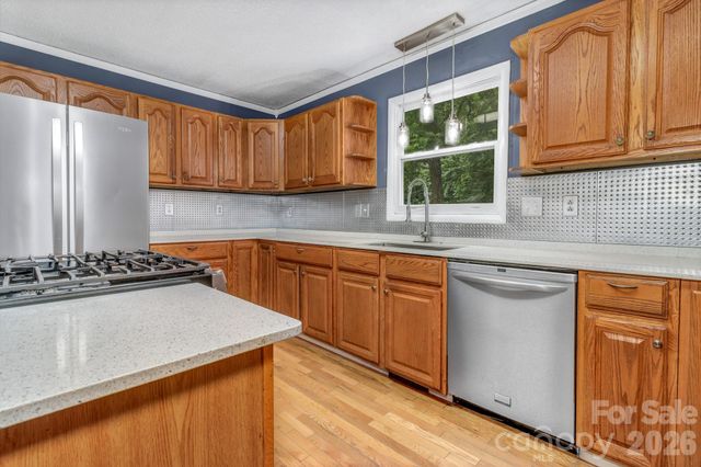 11 Aquarian Way, Leicester, NC 28748