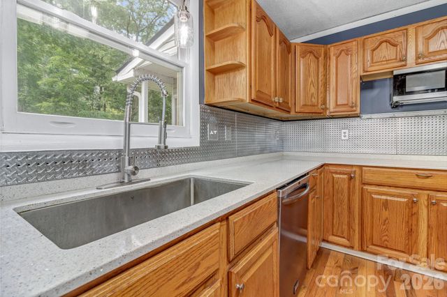11 Aquarian Way, Leicester, NC 28748