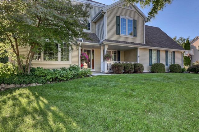 W241N7359 S Woodsview DRIVE, Sussex, WI 53089