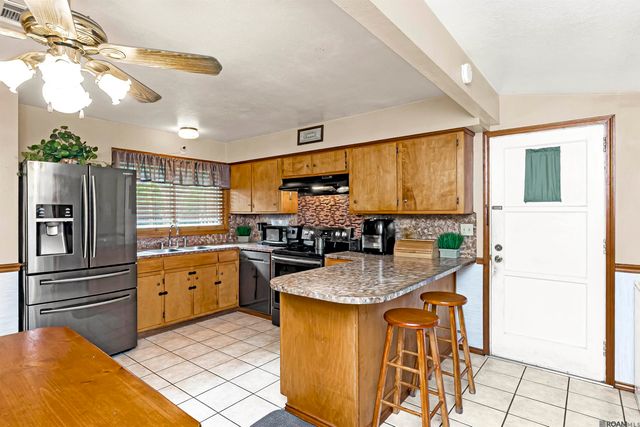 3235 Oakcrest Dr, Baton Rouge, LA 70814