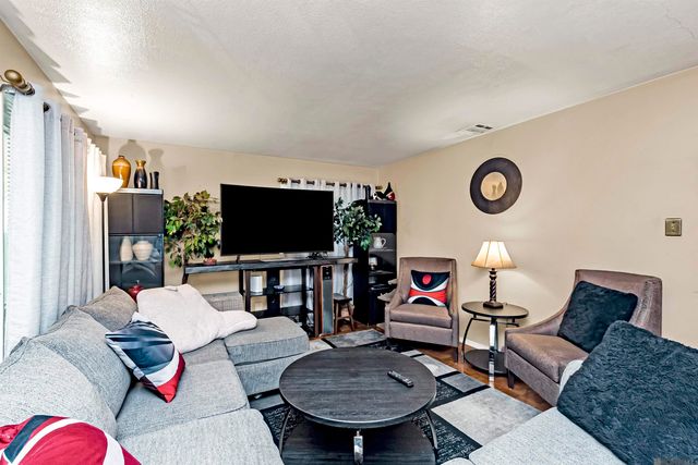 3235 Oakcrest Dr, Baton Rouge, LA 70814