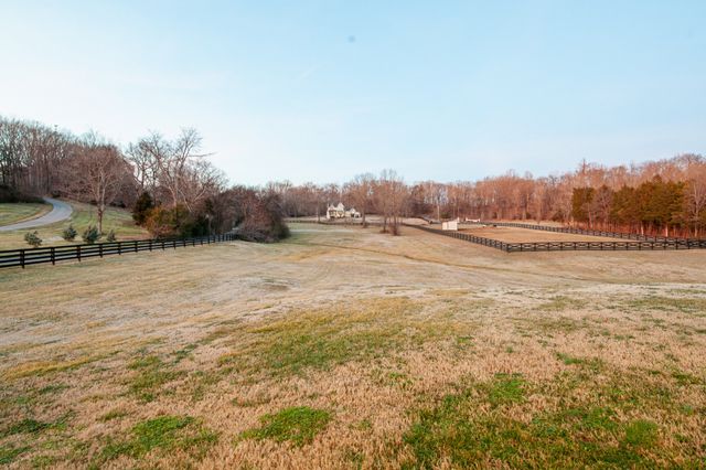 6502 Peytonsville Arno Rd, College Grove, TN 37046