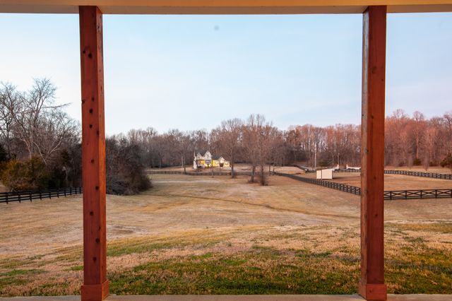 6502 Peytonsville Arno Rd, College Grove, TN 37046