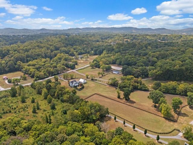 6502 Peytonsville Arno Rd, College Grove, TN 37046