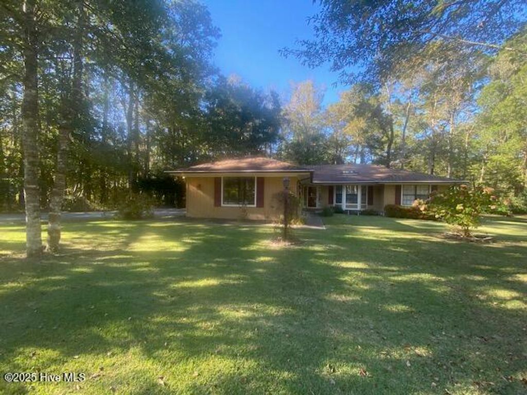 2 Pineridge Court, Calabash, NC 28467