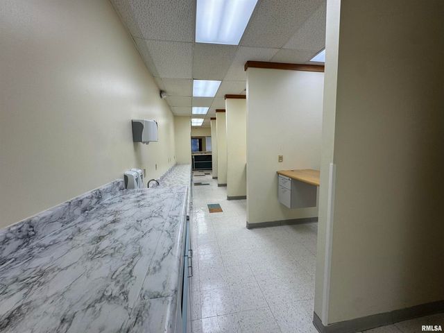 2904 11TH Street, Rock Island, IL 61201